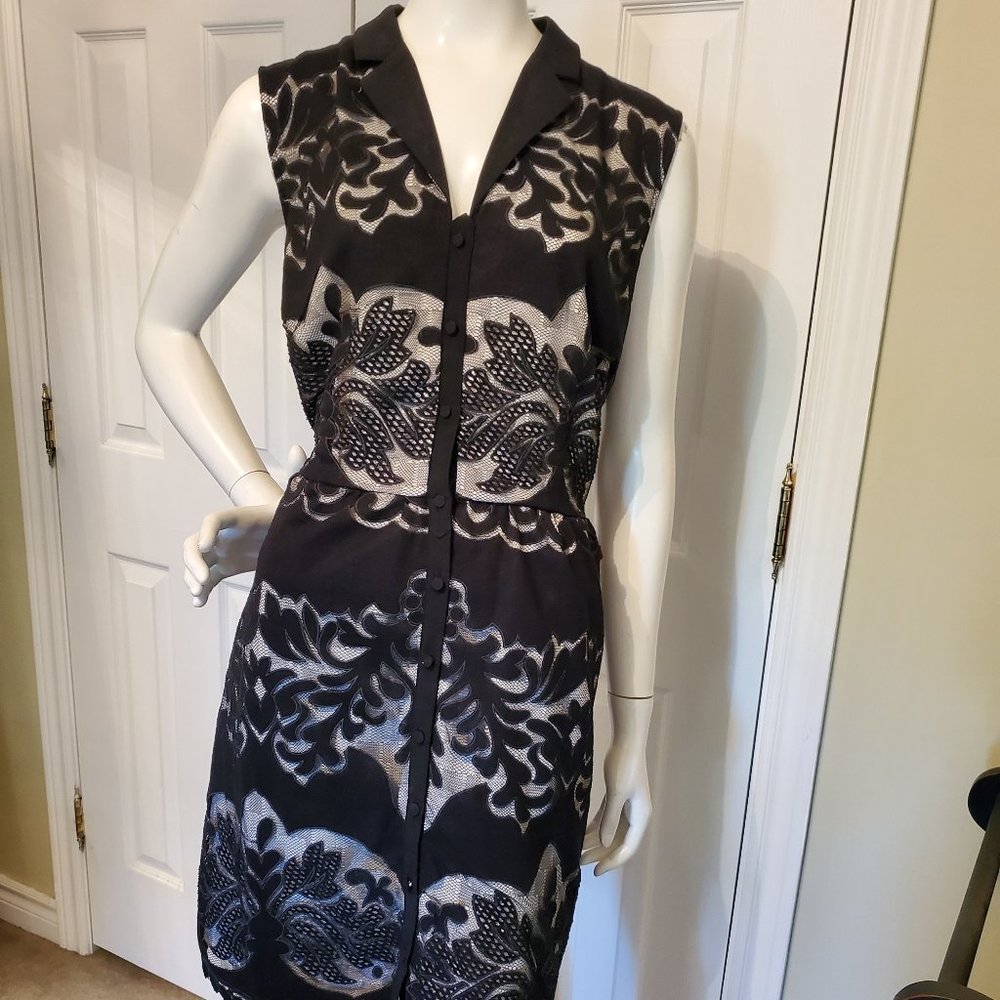 Sleeveless black lace dress - L